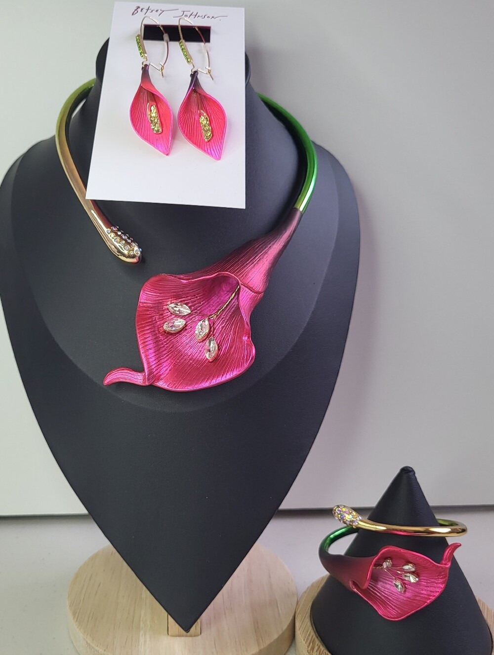 Betsey Johnson Hot Pink Calla Lily Necklace, Bracelet And Earrings Set. NWT.